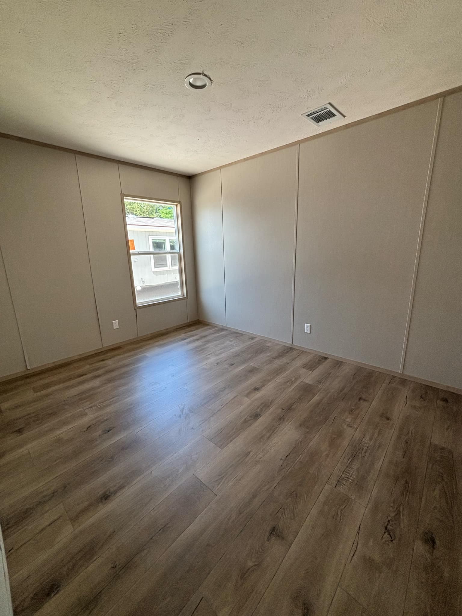 The expedition (inventory) interior home features