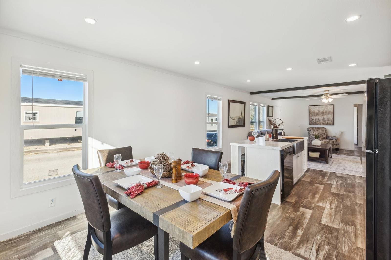 Rm2848h interior home features