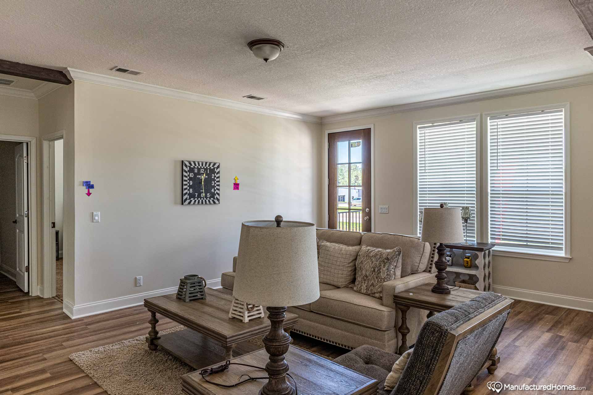 Azalea i interior home features