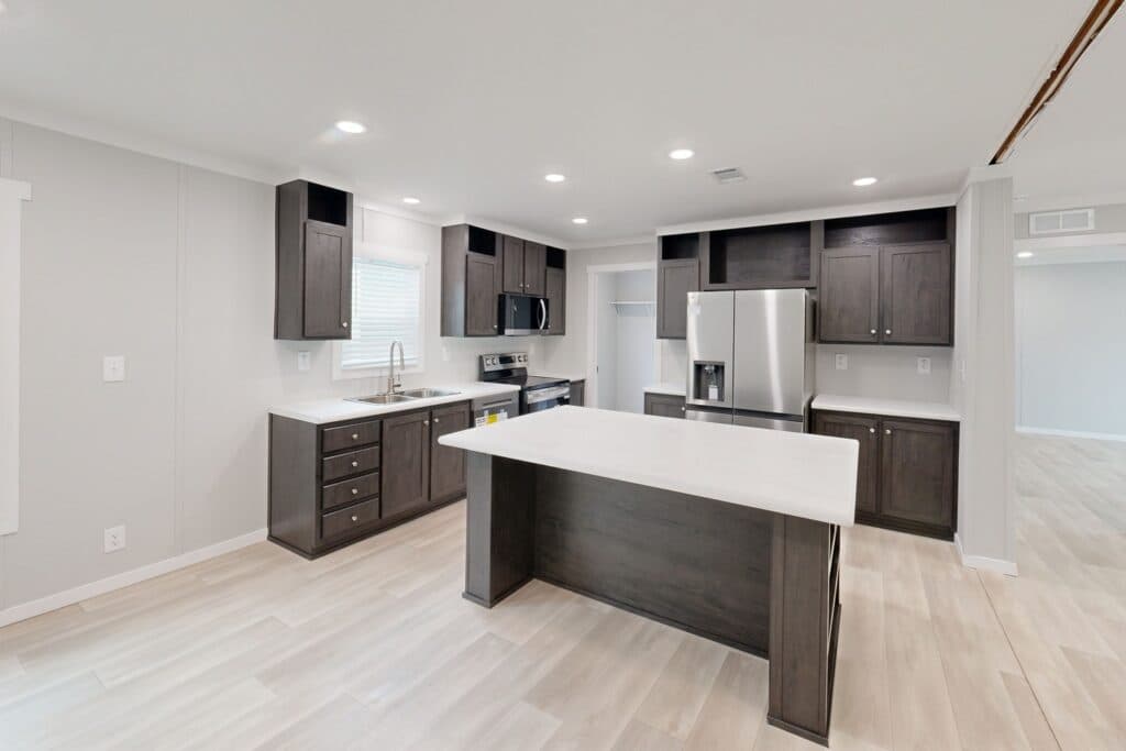 Cousteau 7652 kitchen and hero home features