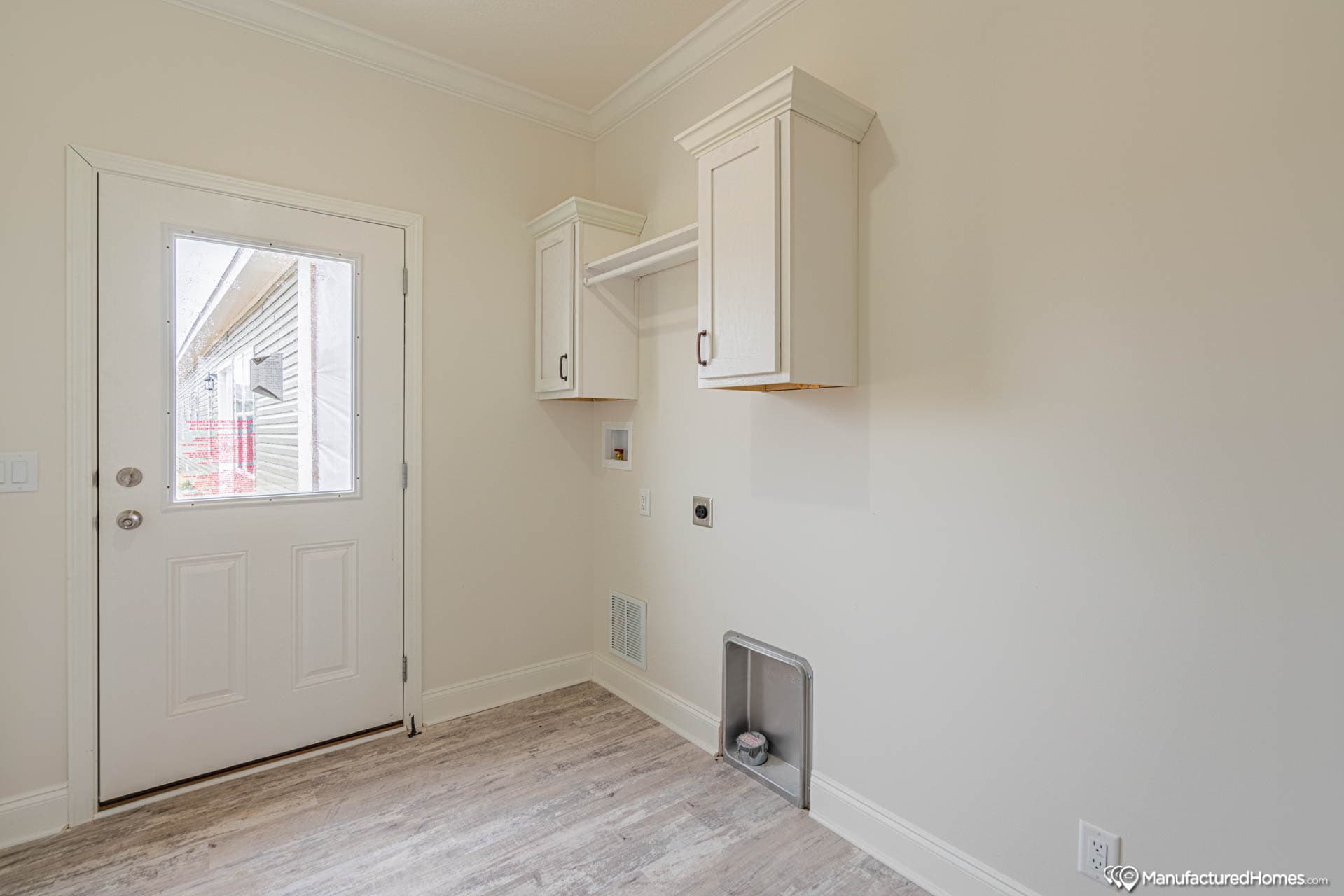 Jasmine i interior home features