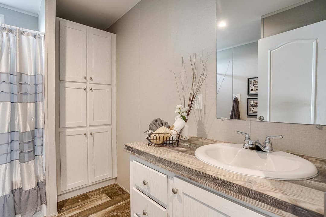 Nm2856a bathroom home features