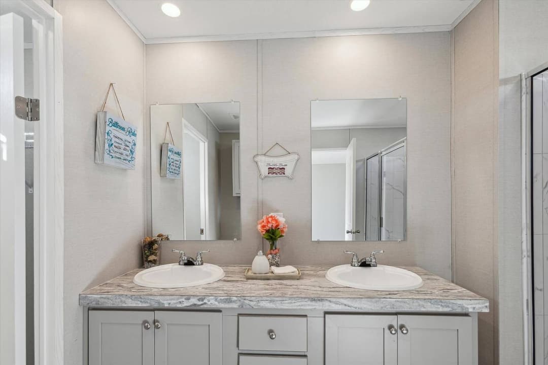 Rm1676c bathroom home features