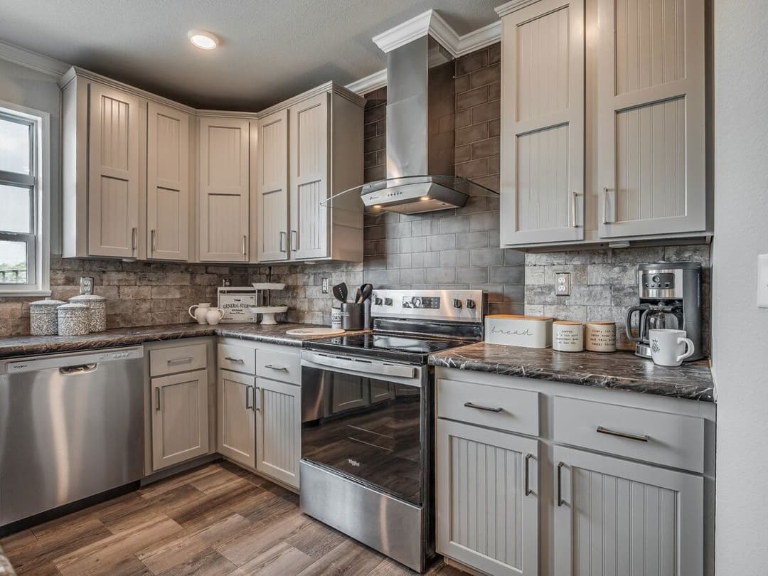 Vintage farmhouse flex 47643a kitchen home features