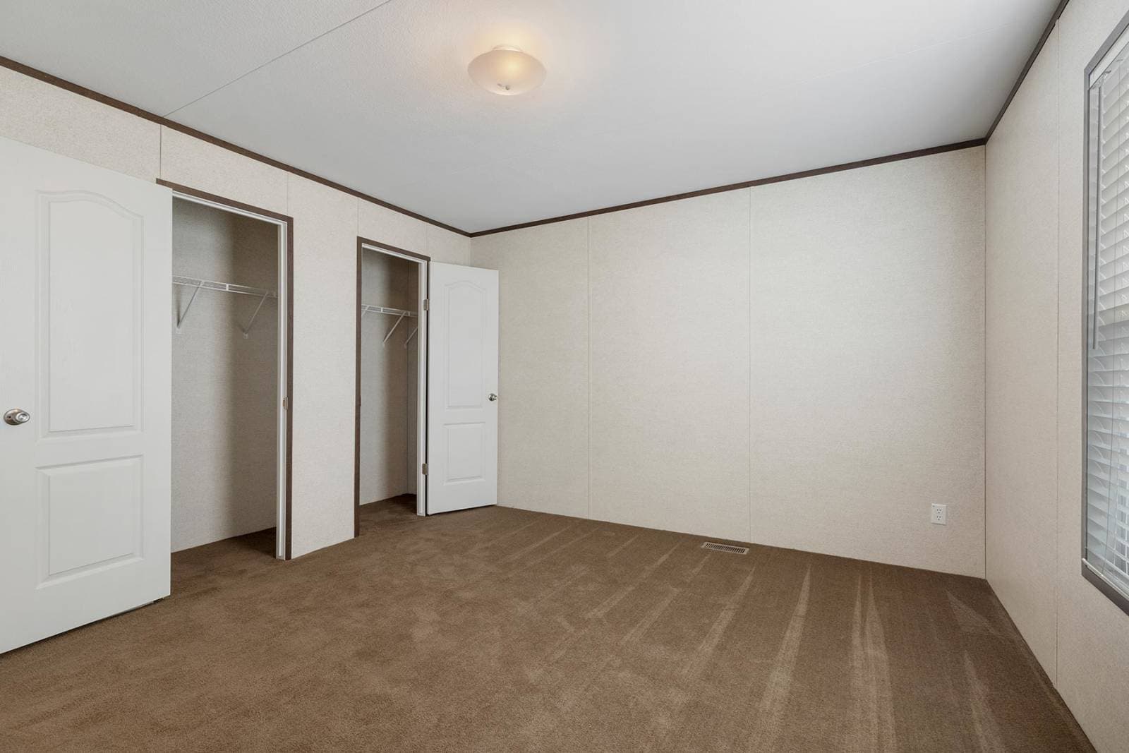 Cs1660a bedroom home features