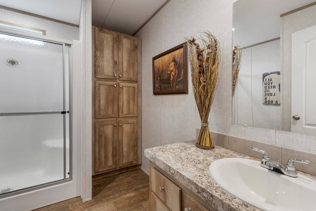 Nm2872a bathroom home features