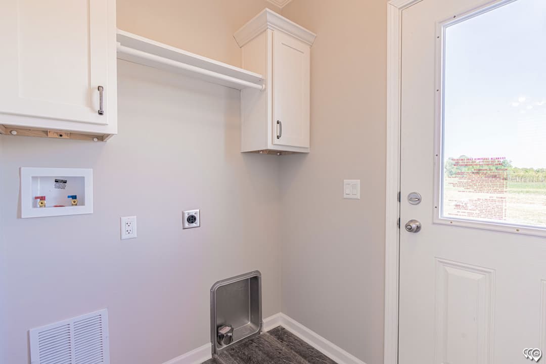 Mei interior home features