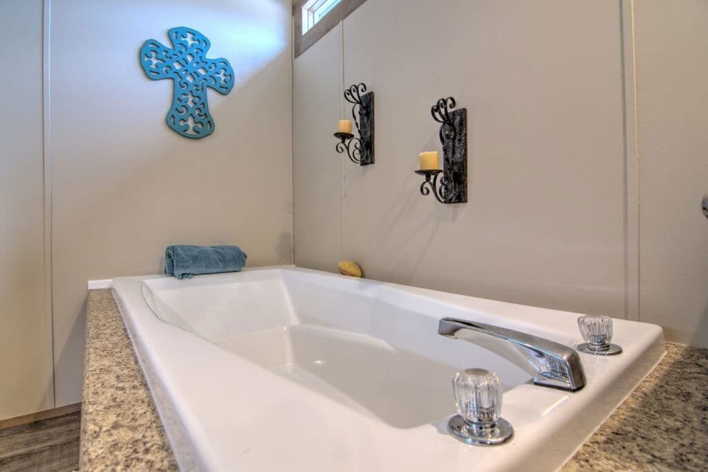 Vela 9456 bathroom home features