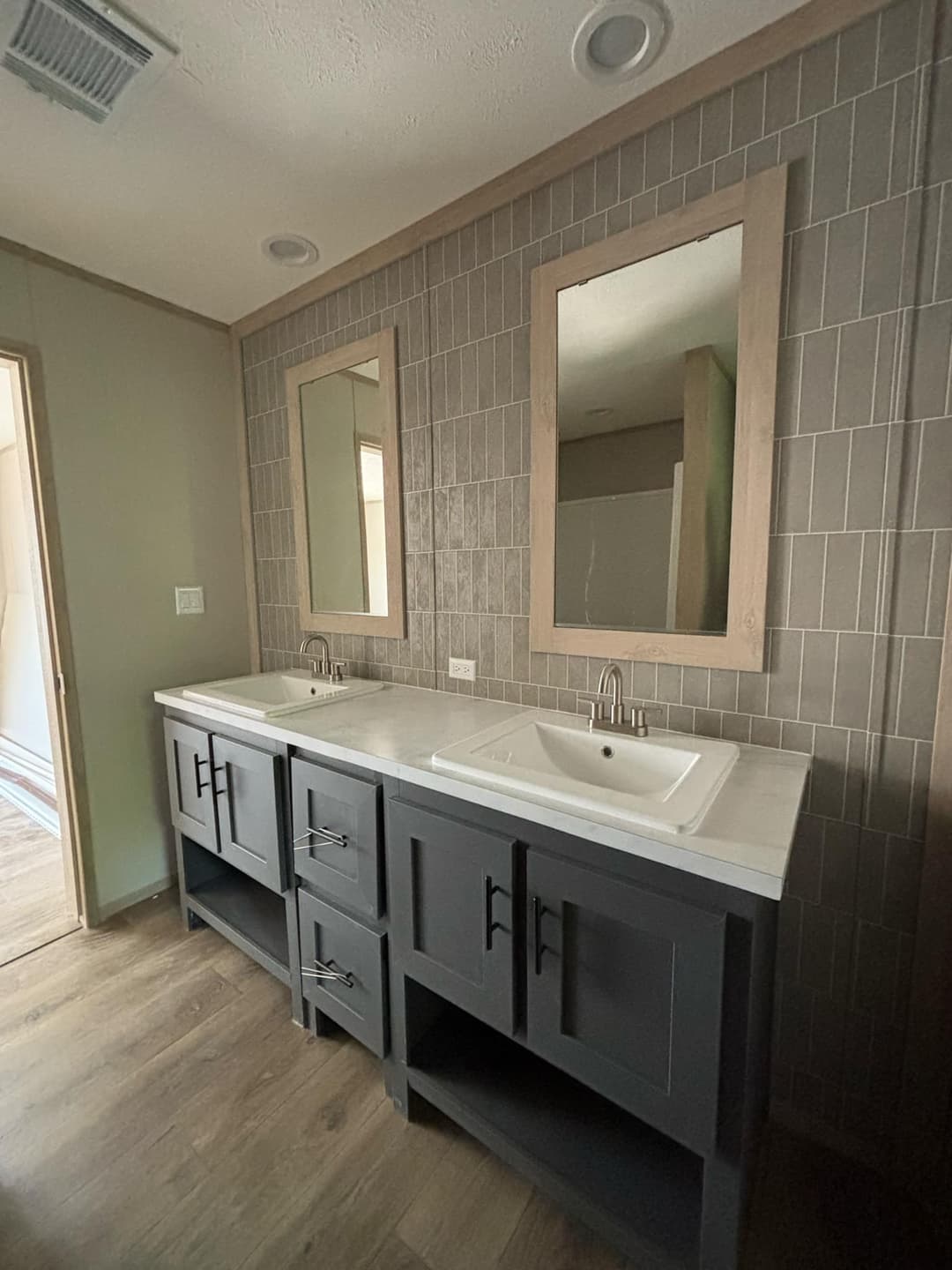 The expedition (inventory) bathroom home features