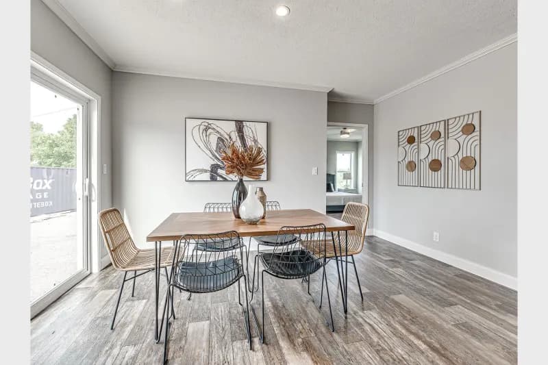 Genesis 9302 interior home features