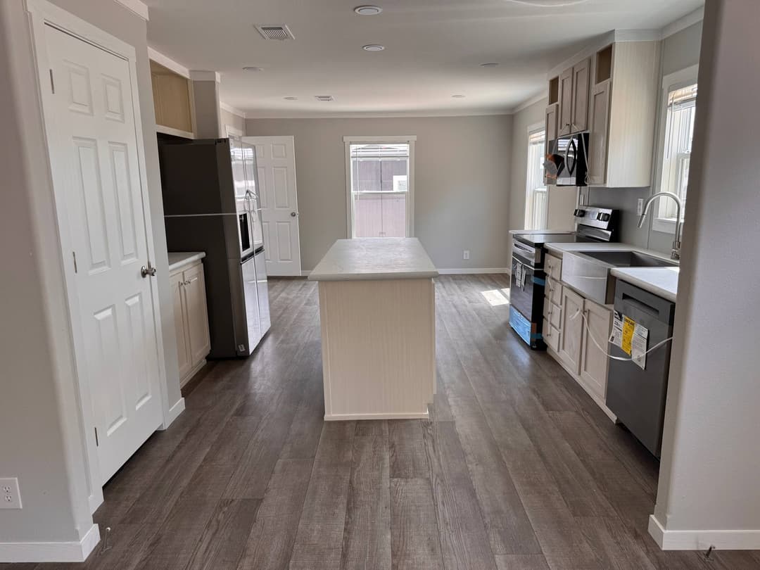 The hoover (inventory) kitchen home features