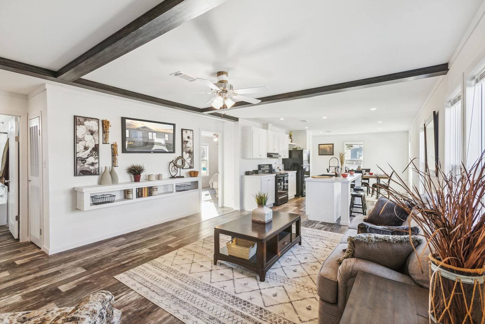 Rm2848h interior home features