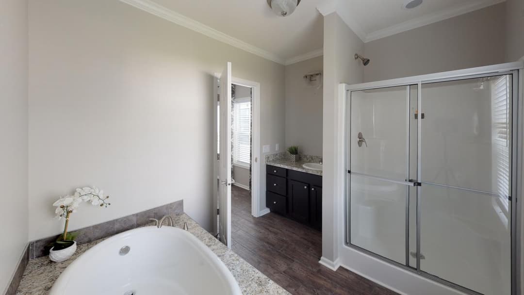 Thompson bathroom home features