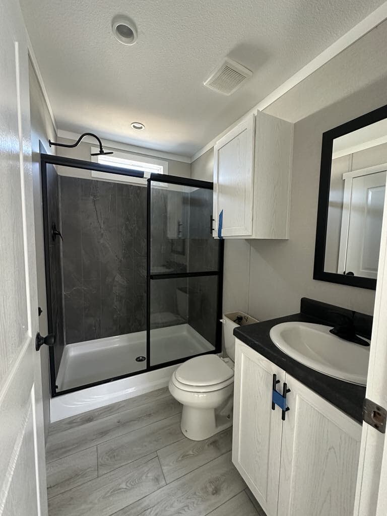 The cabana (inventory) bathroom home features