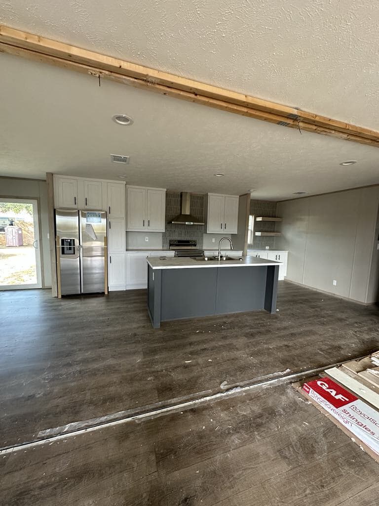 The explorer (inventory) interior home features