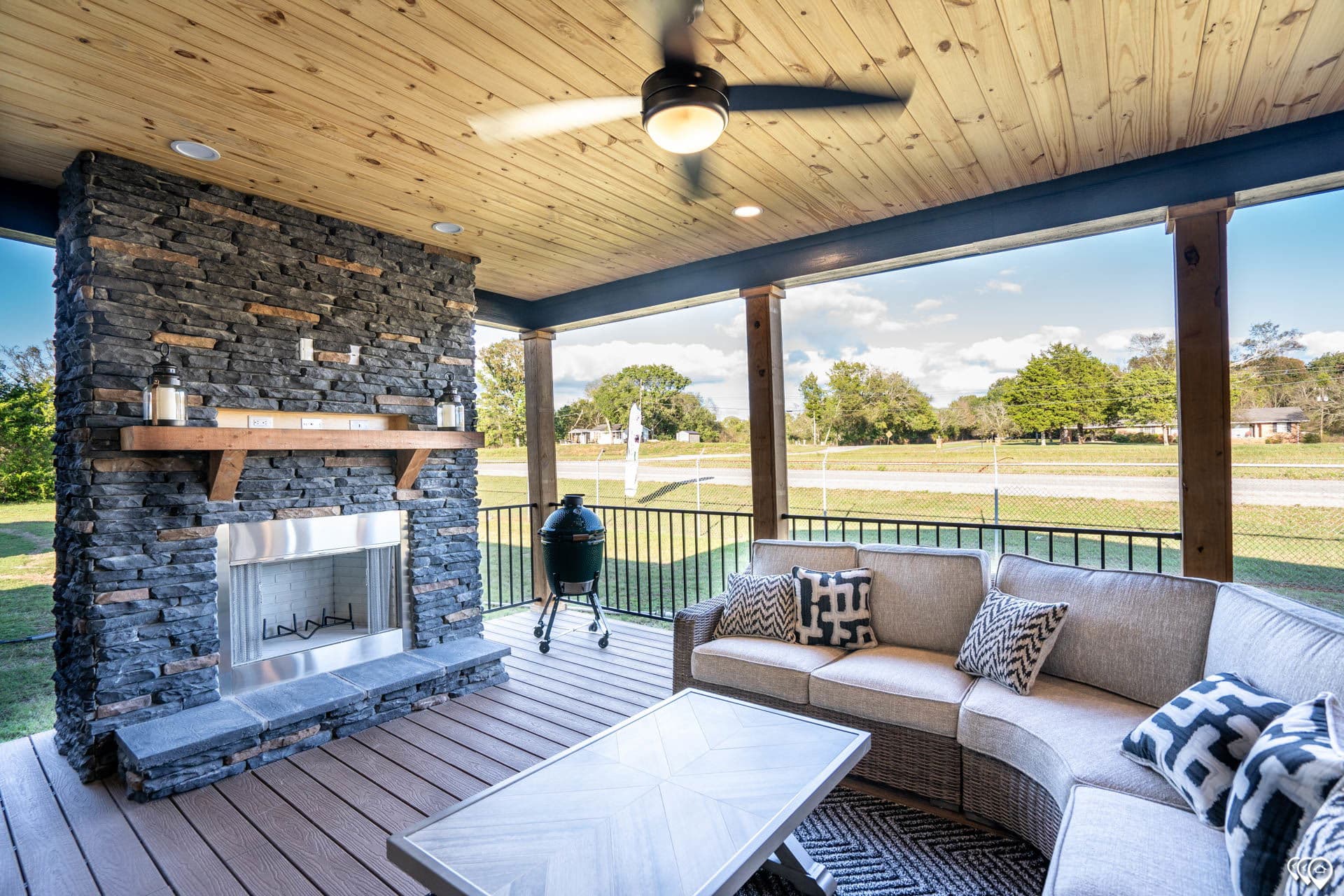 The lost creek exterior home features