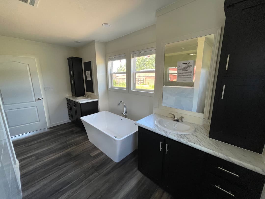 Hero 76 (inventory) bathroom home features