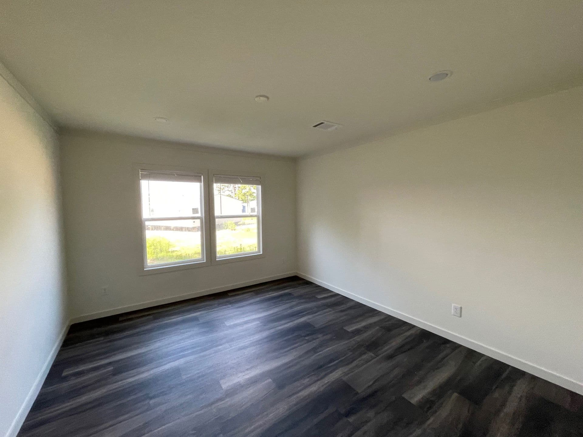 Hero 76 (inventory) bedroom home features