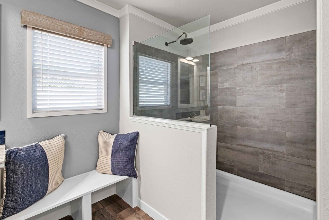 Belterra iii 32764j bathroom home features