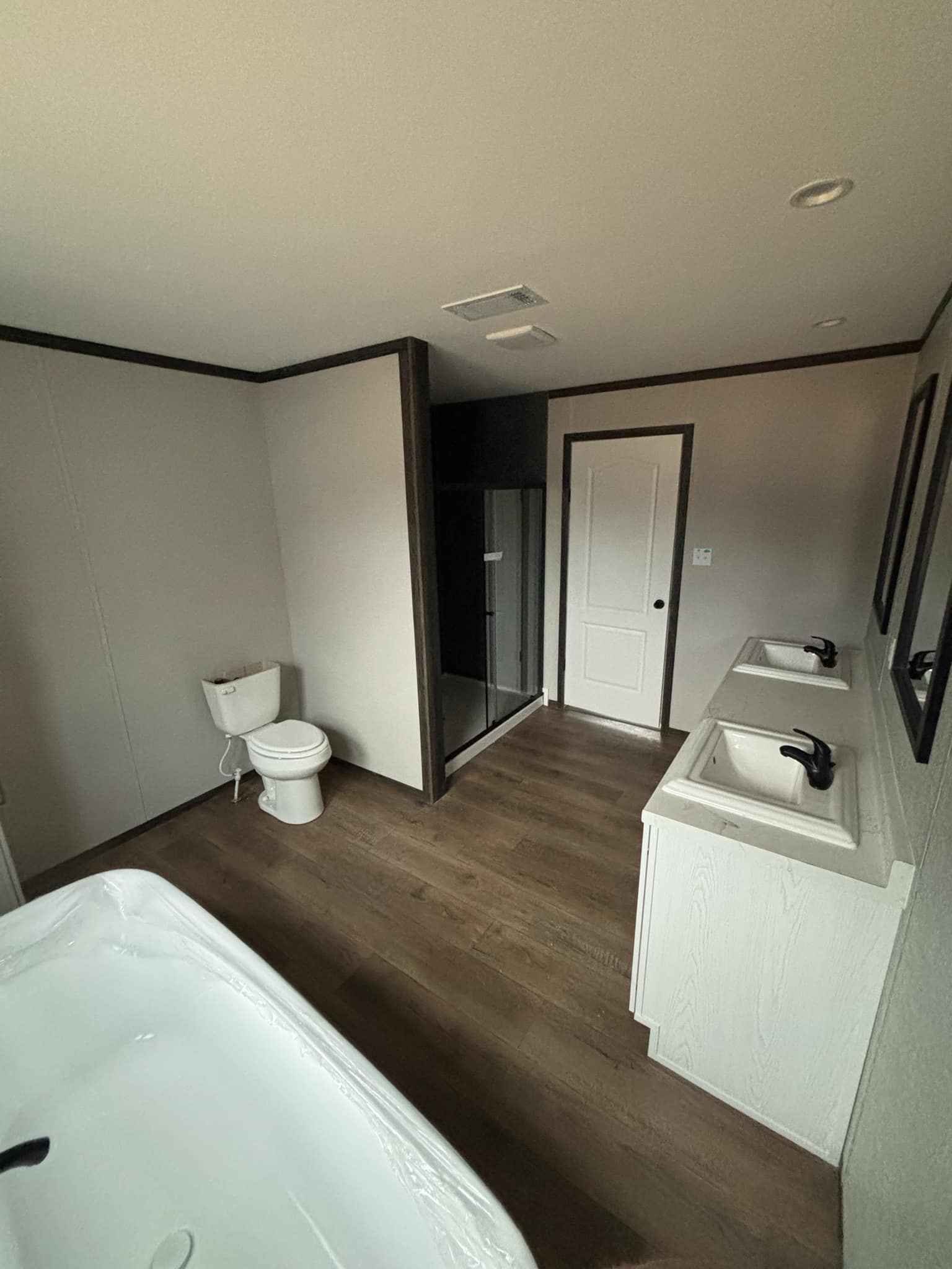 The embrace (inventory) bathroom home features