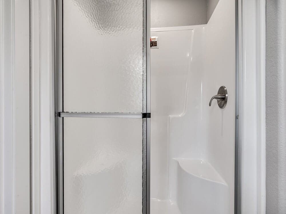 The big bo bathroom home features