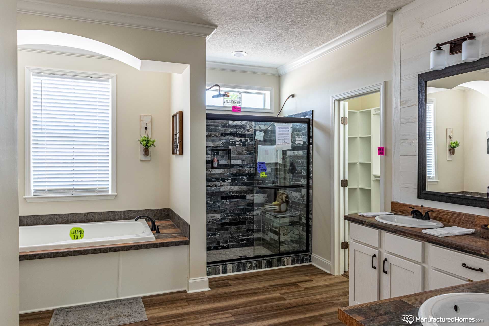 Azalea i bathroom home features