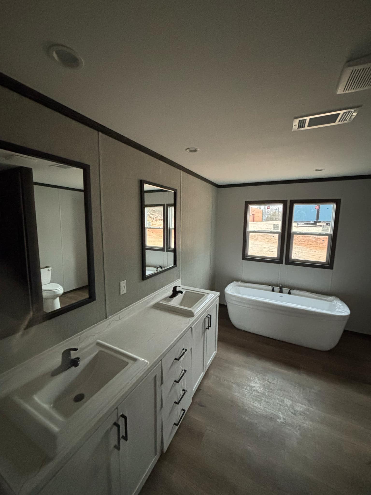 The embrace (inventory) bathroom home features