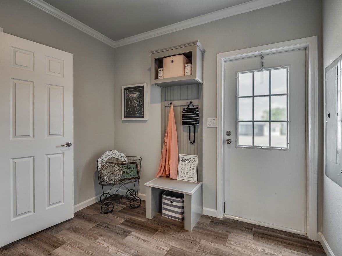 Vintage farmhouse flex 47643a interior home features