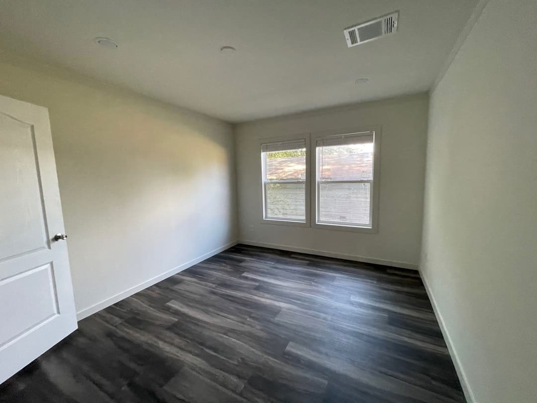 Hero 76 (inventory) bedroom home features