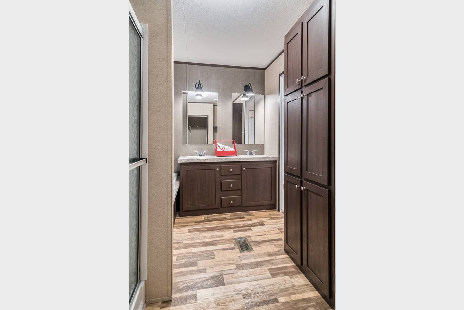 Cs1676g bathroom home features