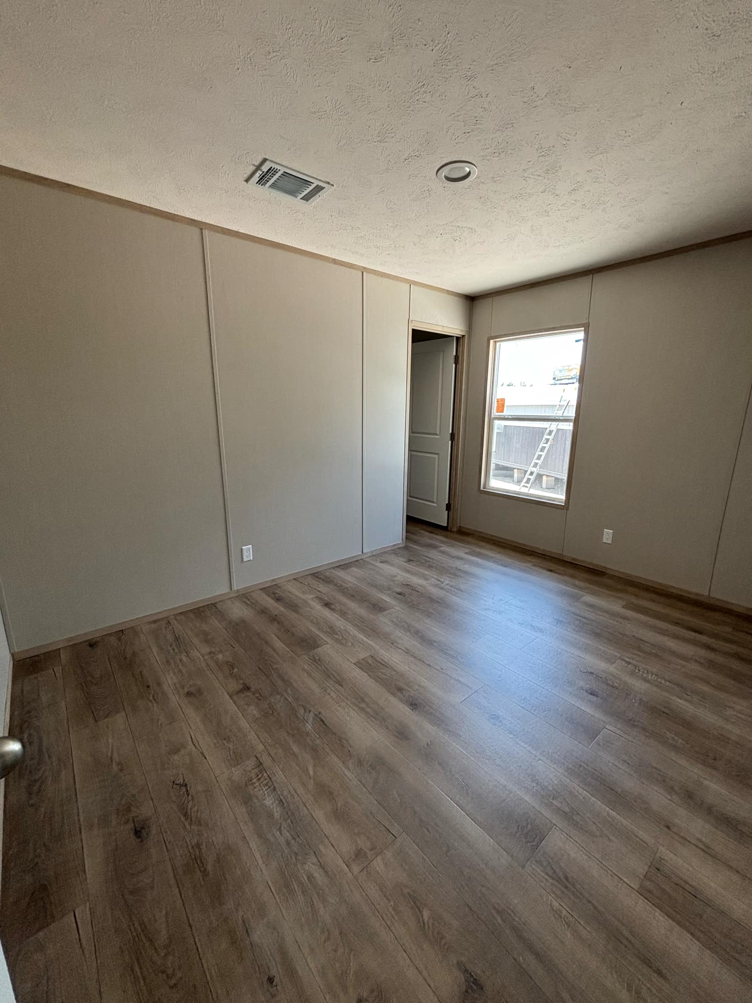 The expedition (inventory) interior home features