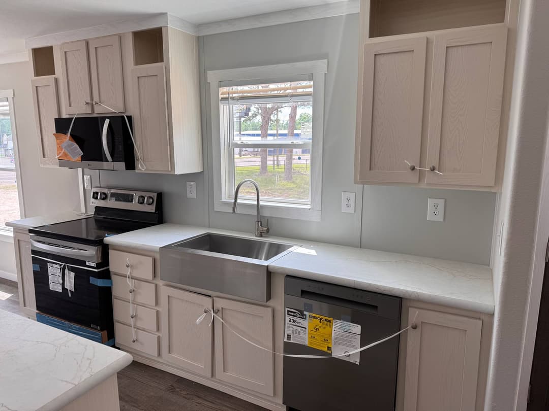 The hoover (inventory) kitchen home features