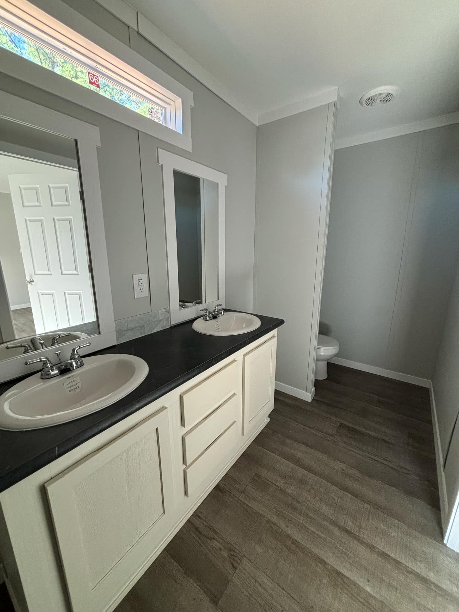The phoenix (inventory) bathroom home features