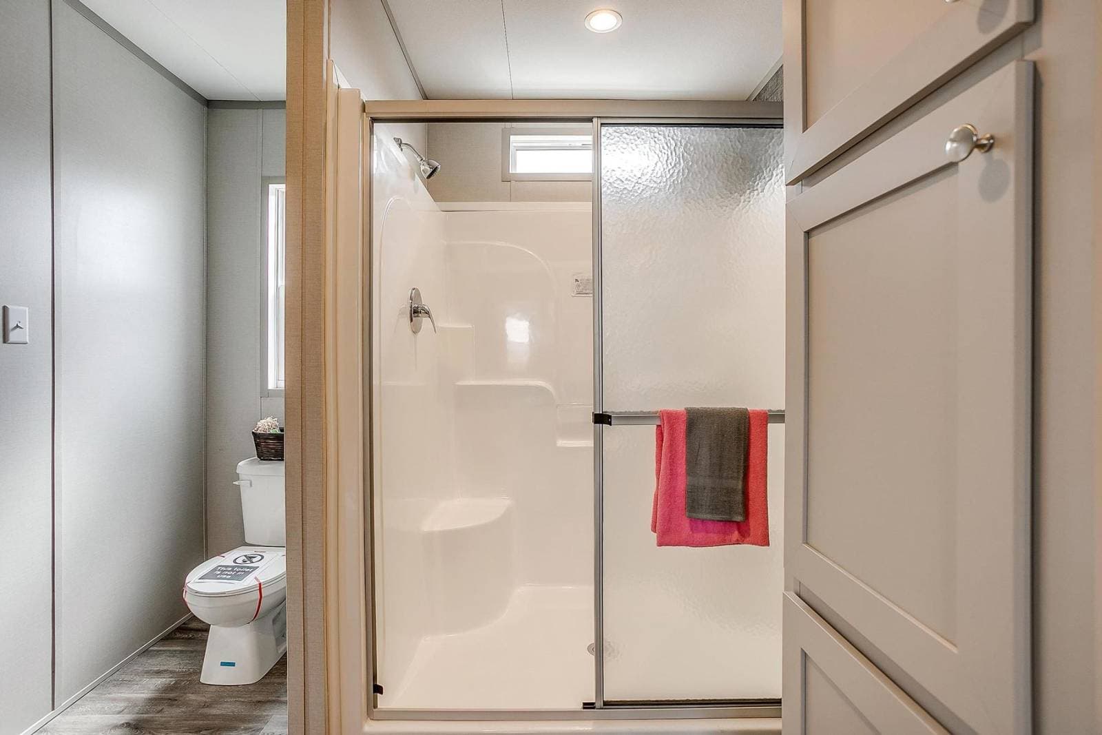 Nm3256h bathroom home features