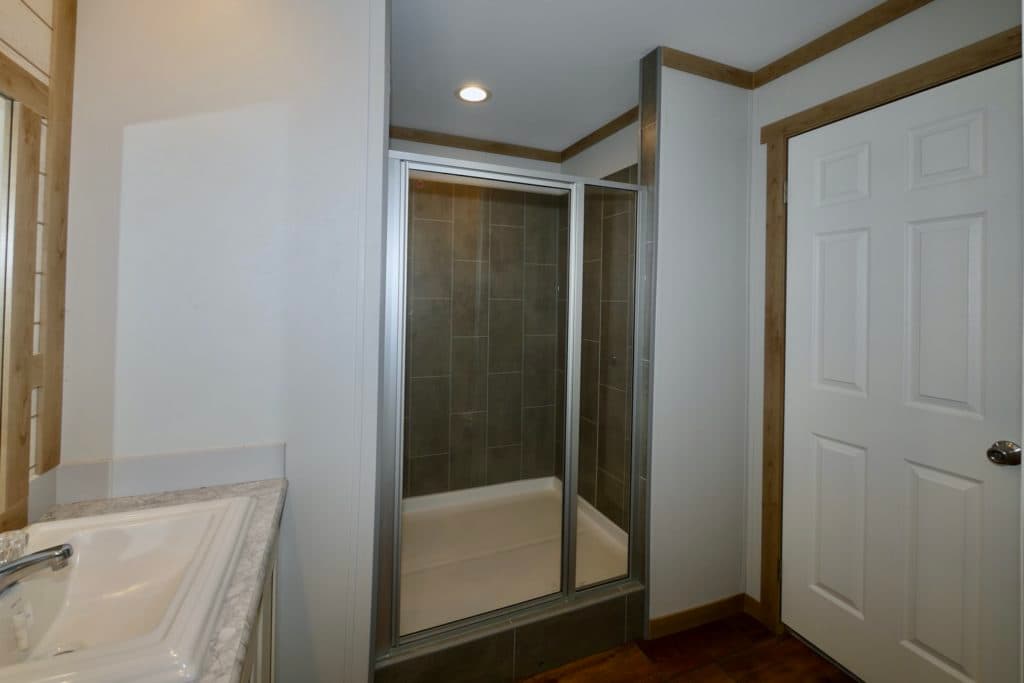 Isabel 9676 bathroom home features