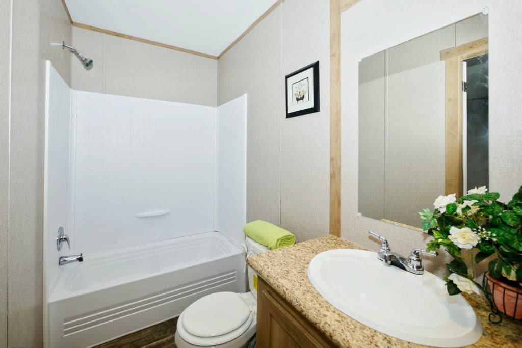 Orion 9176 bathroom home features