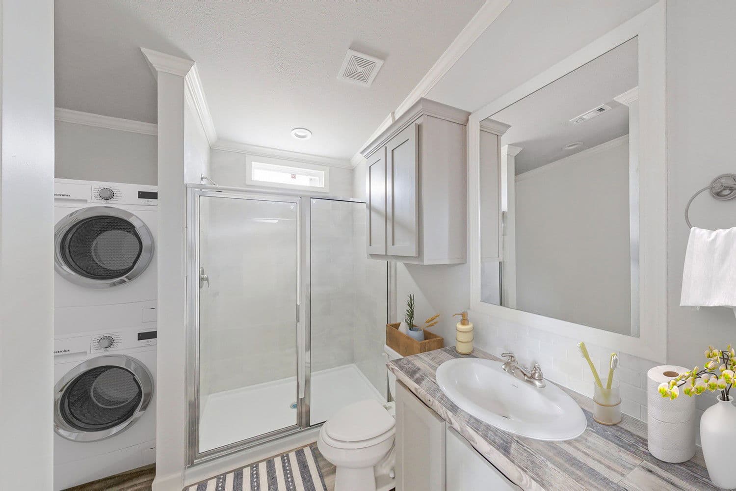 Crest d45vm bathroom home features