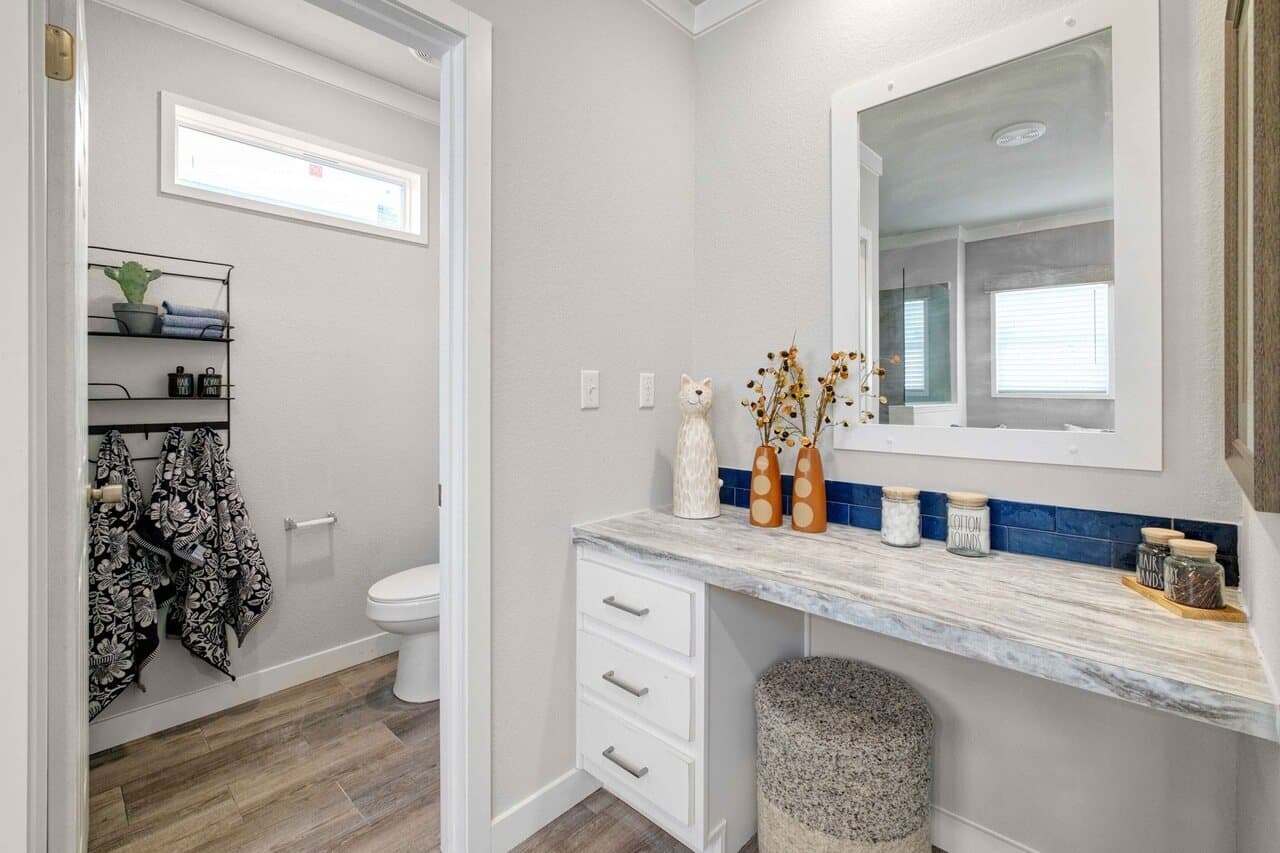 Belterra 32603b bathroom home features