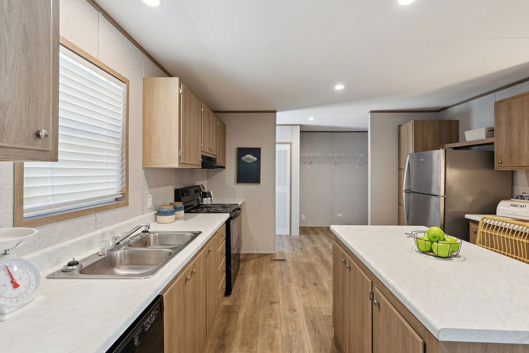 Prime pinnacle 135 kitchen home features