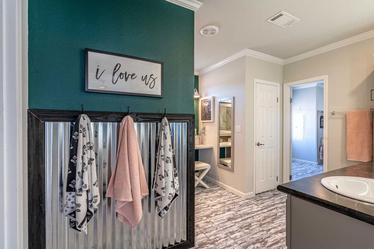 Vintage farmhouse ii flex 47764a bathroom home features