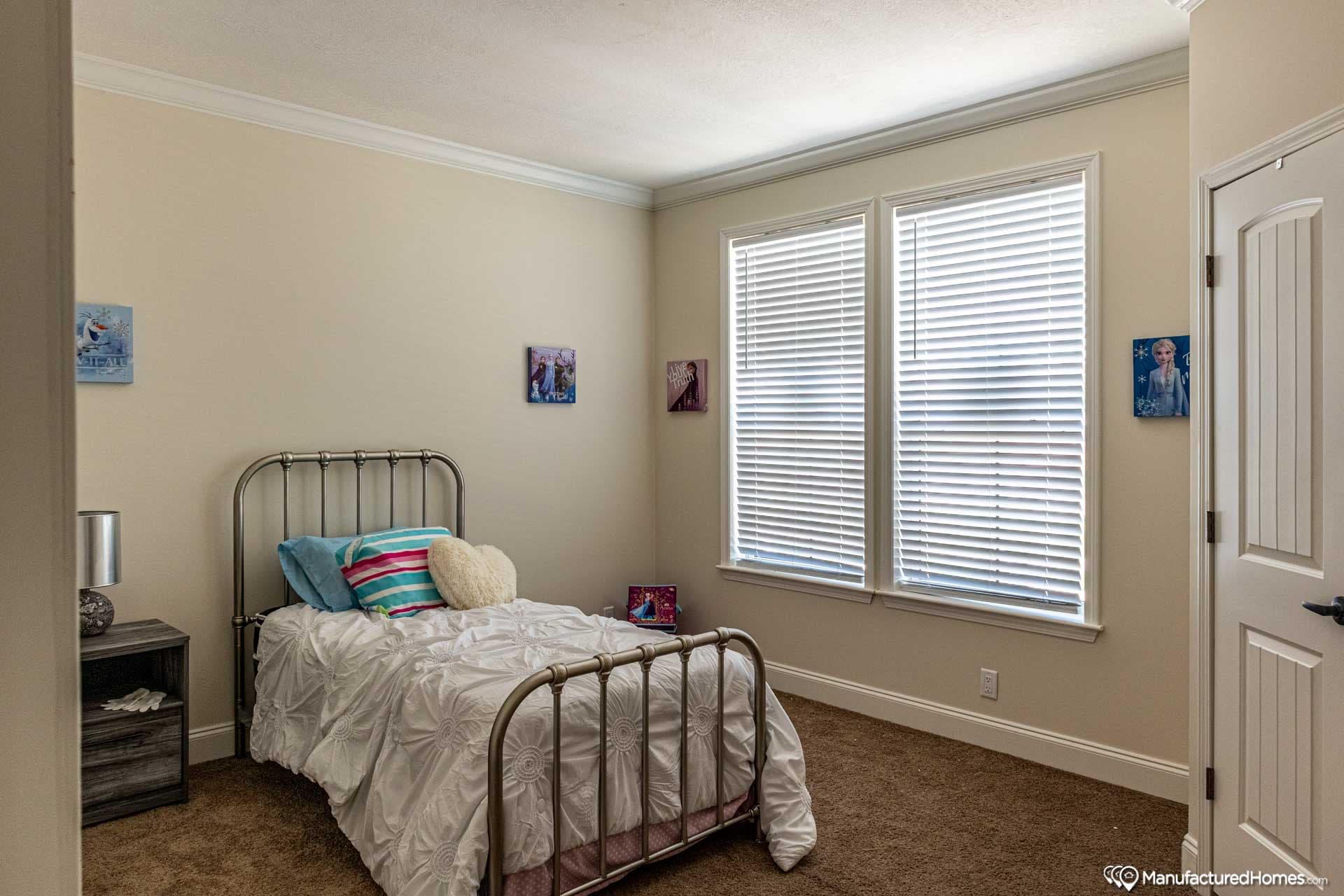 Azalea i bedroom home features