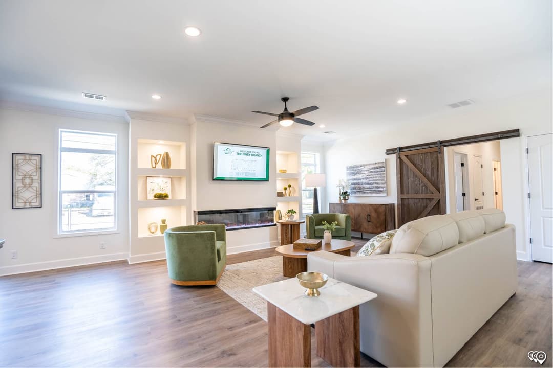 The piney branch interior home features