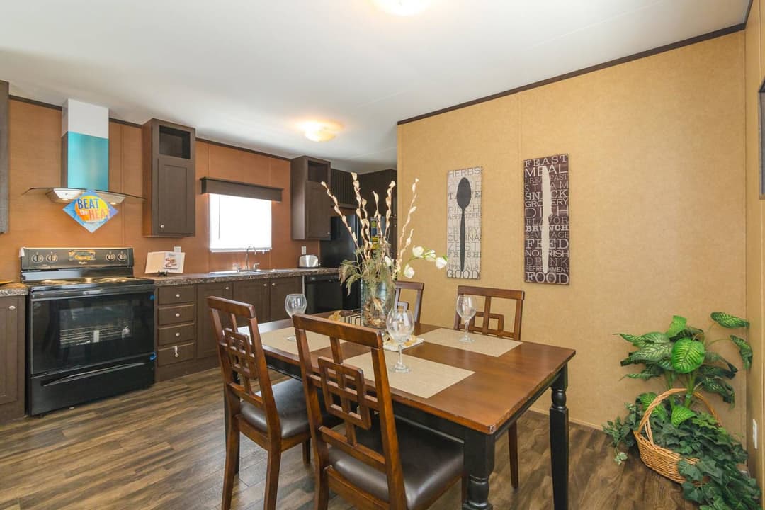 Cs1672a kitchen and interior home features