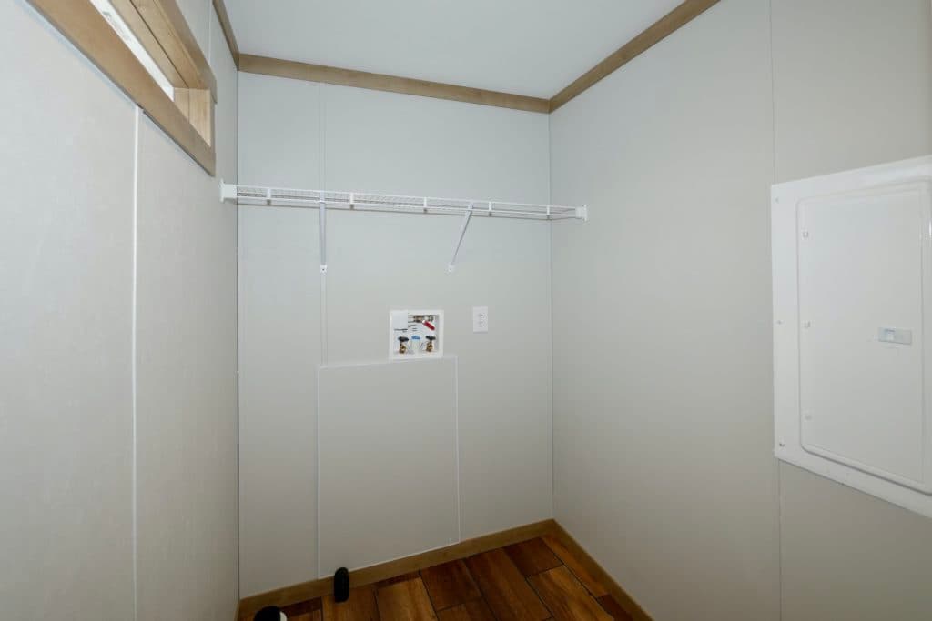 Isabel 9676 interior home features