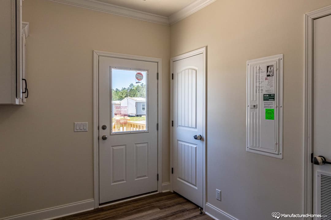 Azalea i interior home features