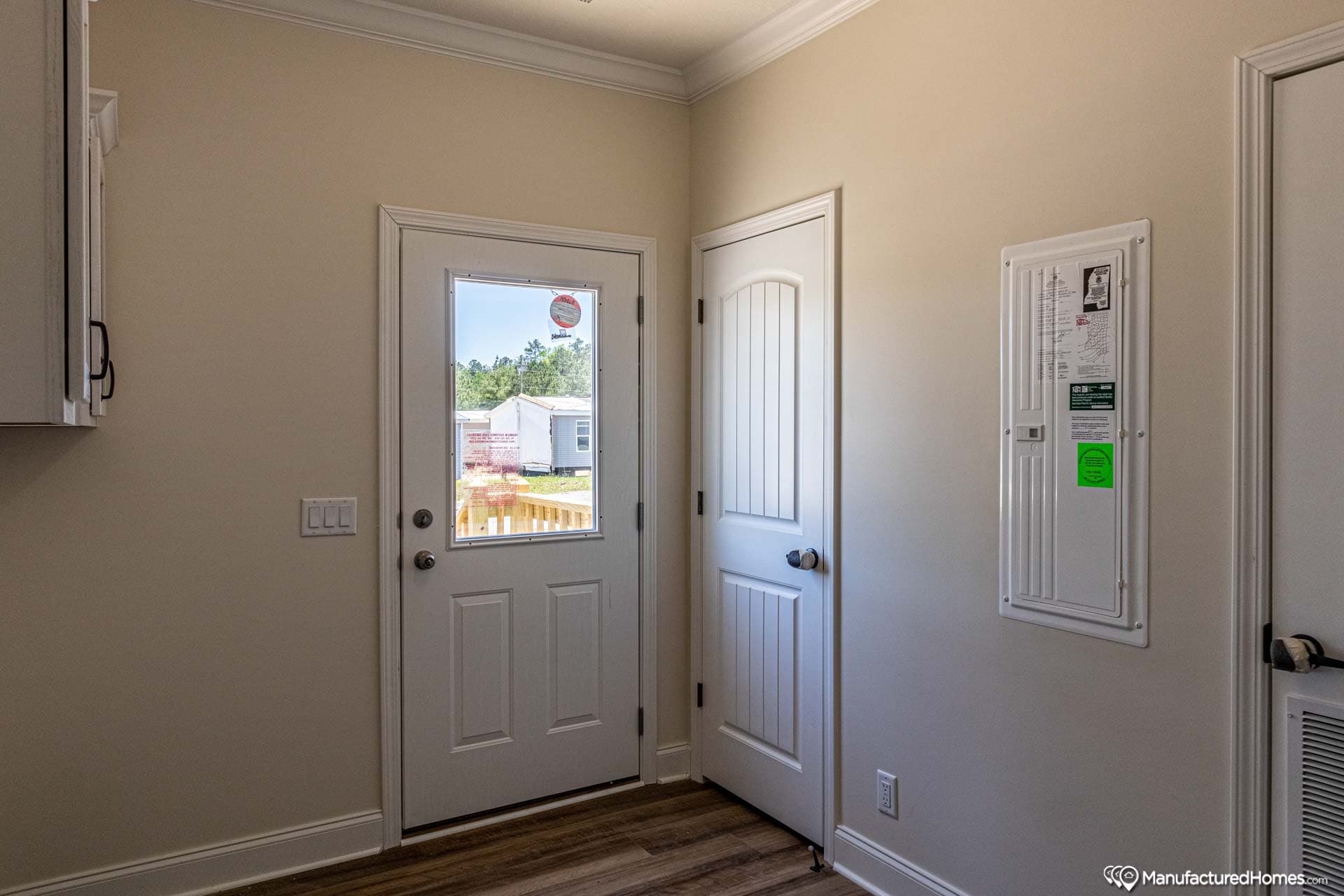 Azalea i interior home features