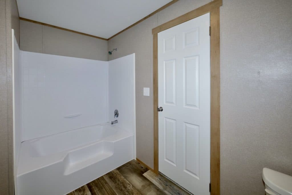 Columbia 9344 bathroom home features