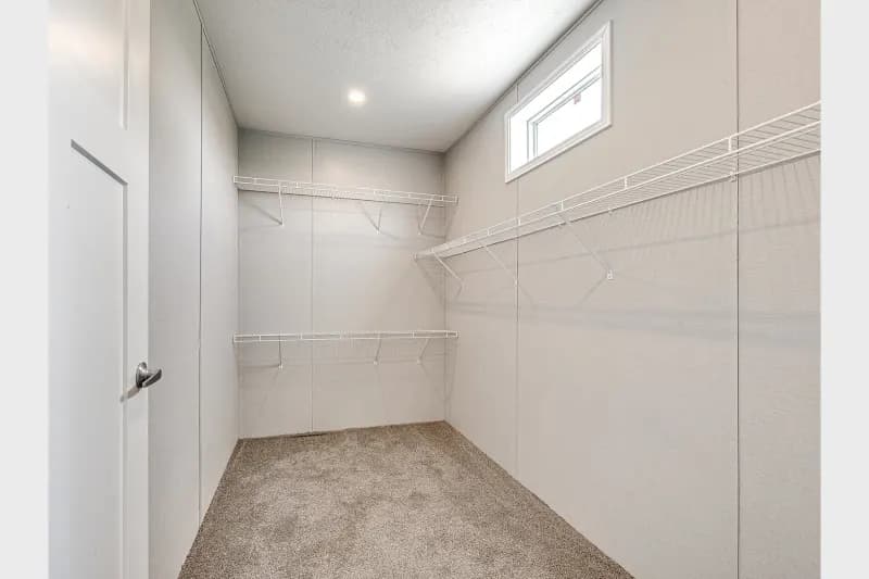 Genesis 9302 interior home features