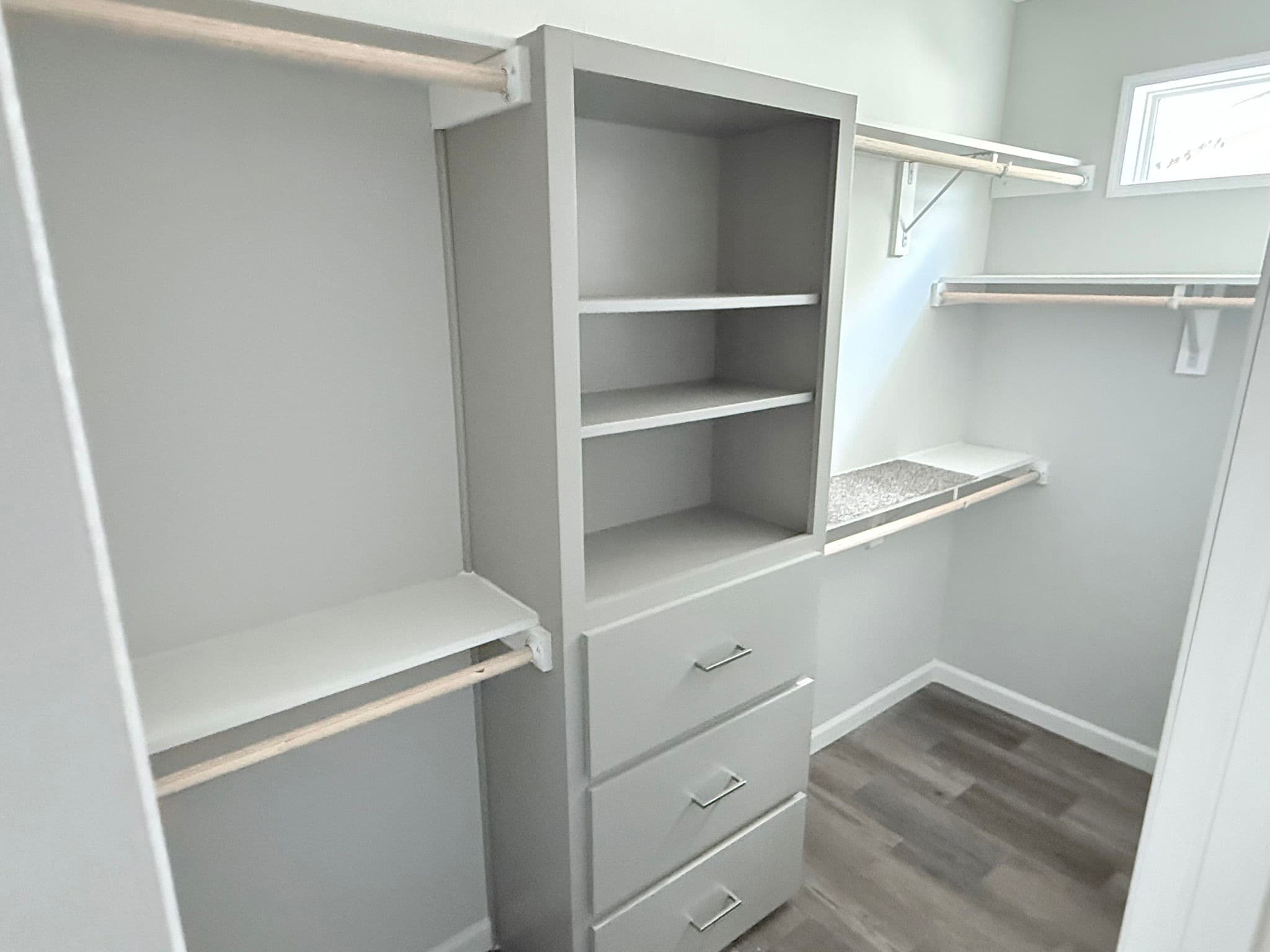 Vintage farmhouse (inventory) interior home features