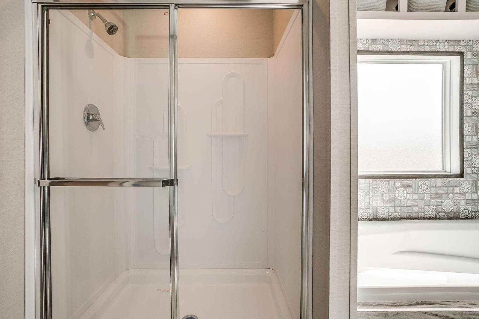 Cs1676h bathroom home features